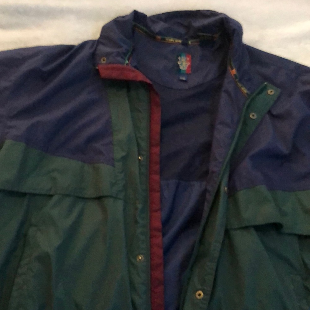 This is a Sun Ice vintage jacket. It’s in really good condition.
